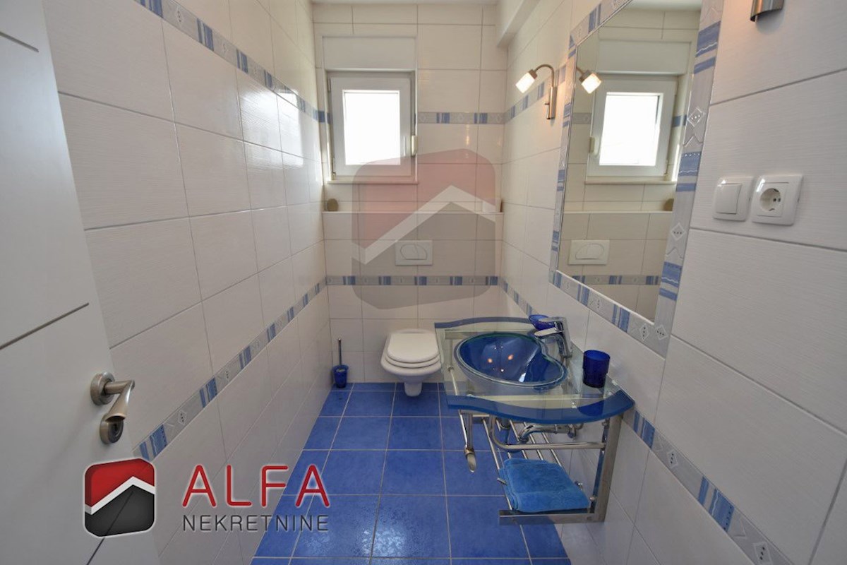 Croazia, Vodice, appartamento ammobiliato in vendita, primo piano, tre camere da letto