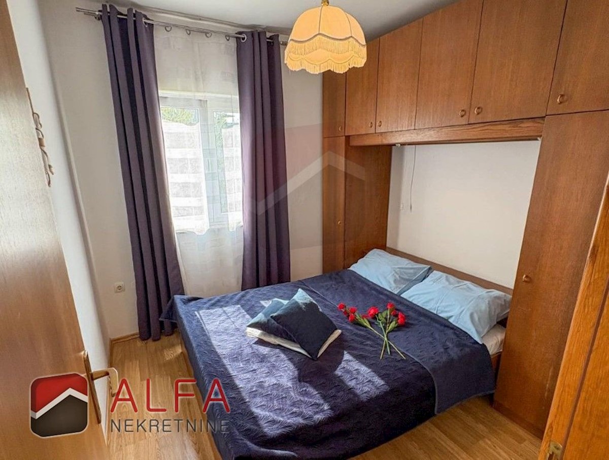 Croazia, Vodice – appartamento con due camere da letto in vendita al piano rialzato, vicino al mare