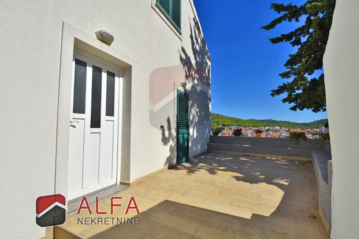 Croazia, Tribunj – due case adiacenti con vista panoramica sul mare in vendita