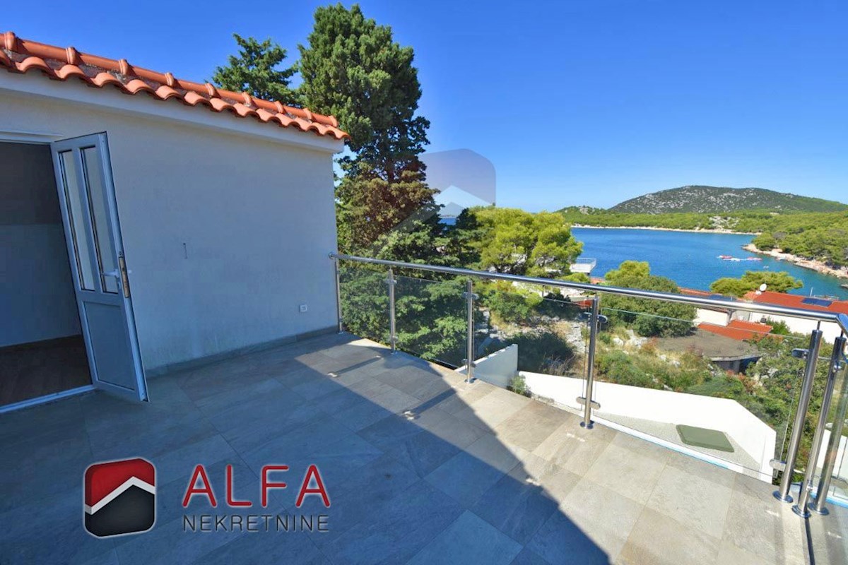 Croazia, Tribunj – due case adiacenti con vista panoramica sul mare in vendita