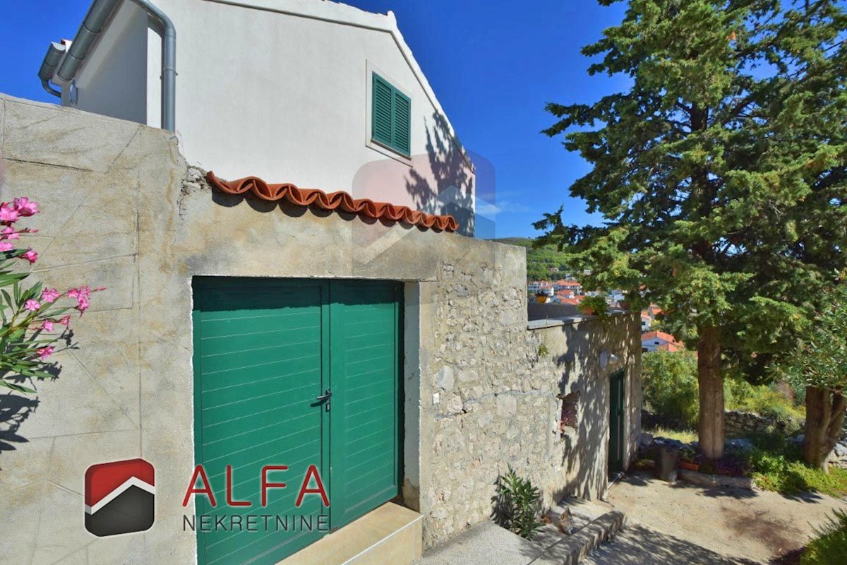 Croazia, Tribunj – due case adiacenti con vista panoramica sul mare in vendita