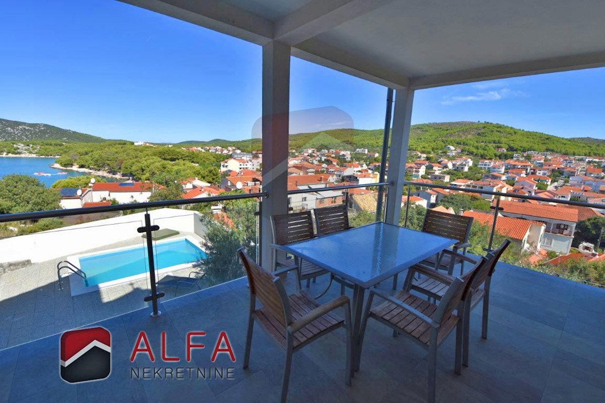 Croazia, Tribunj – due case adiacenti con vista panoramica sul mare in vendita