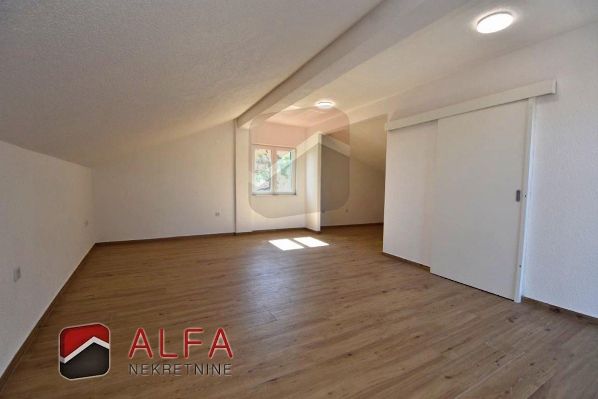 Croazia, Tribunj – due case adiacenti con vista panoramica sul mare in vendita