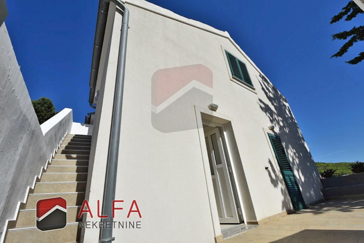 Croazia, Tribunj – due case adiacenti con vista panoramica sul mare in vendita