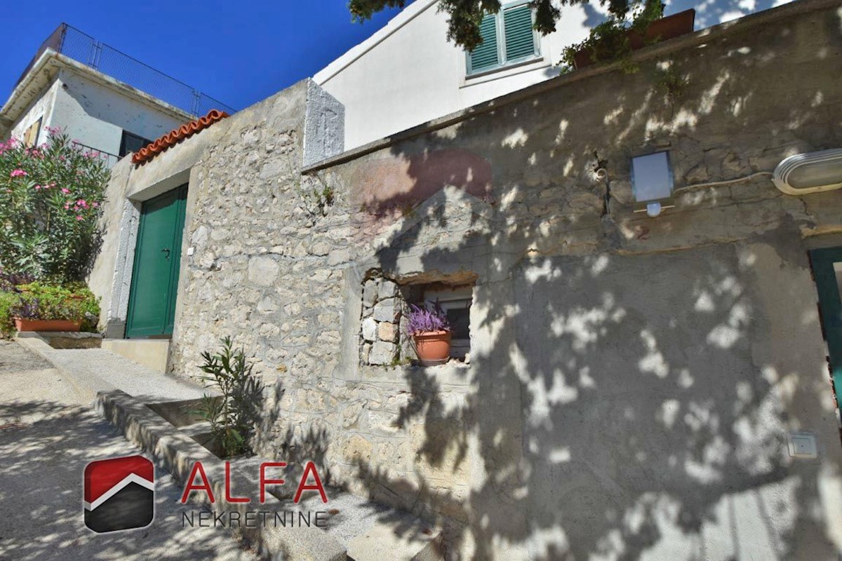 Croazia, Tribunj – due case adiacenti con vista panoramica sul mare in vendita