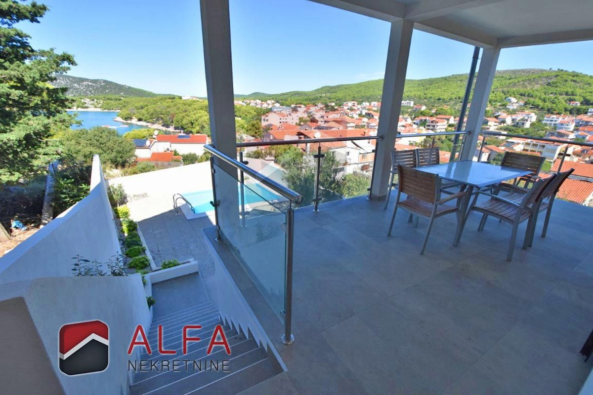 Croazia, Tribunj – due case adiacenti con vista panoramica sul mare in vendita