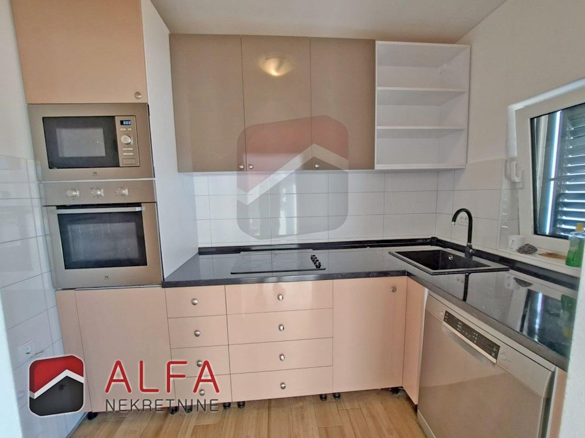 Croazia, Tribunj – due case adiacenti con vista panoramica sul mare in vendita