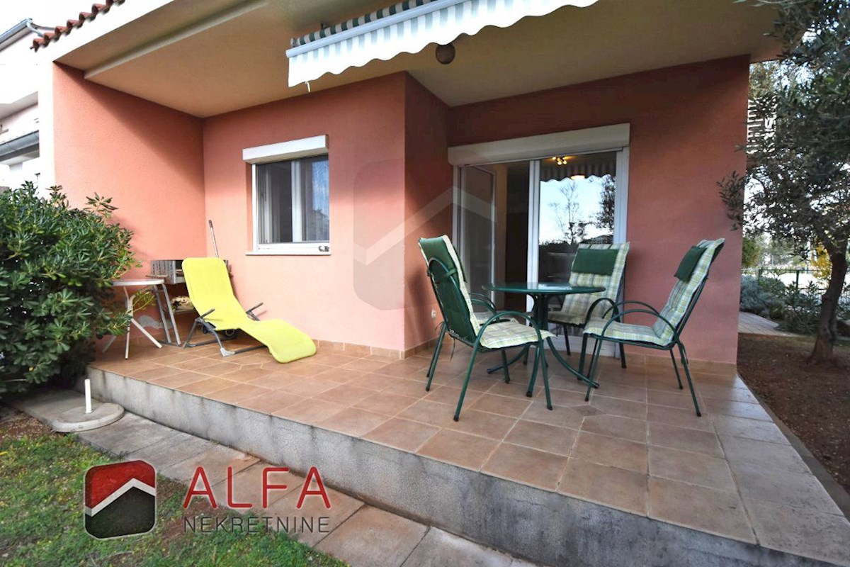 Croazia, Vodice, appartamento al piano terra con giardino in vendita