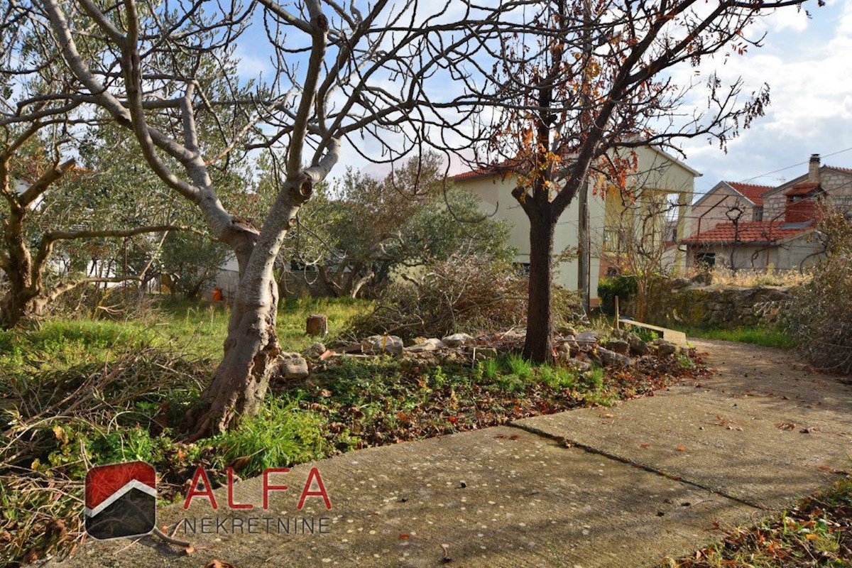 Croazia, Isola di Prvić, Šepurine – casa in vendita con ampio giardino e vista mare