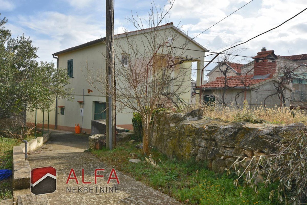 Croazia, Isola di Prvić, Šepurine – casa in vendita con ampio giardino e vista mare