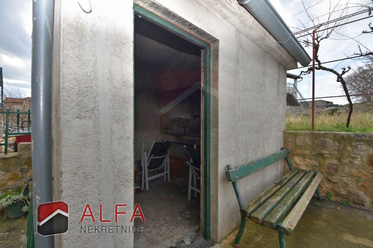 Croazia, Isola di Prvić, Šepurine – casa in vendita con ampio giardino e vista mare