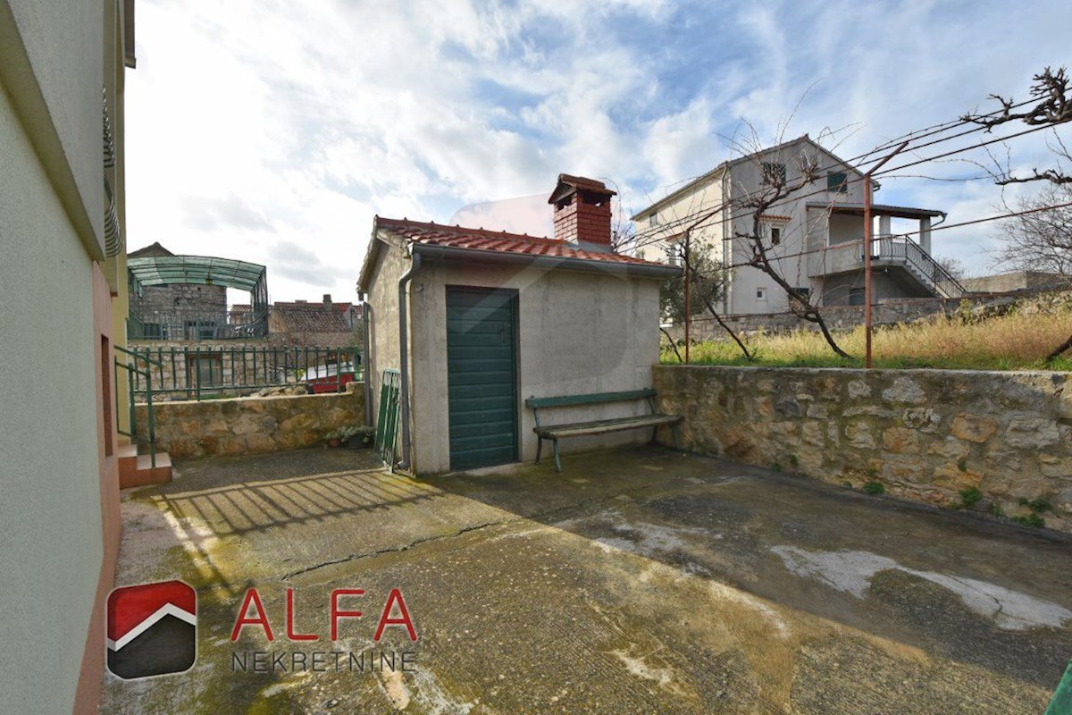 Croazia, Isola di Prvić, Šepurine – casa in vendita con ampio giardino e vista mare