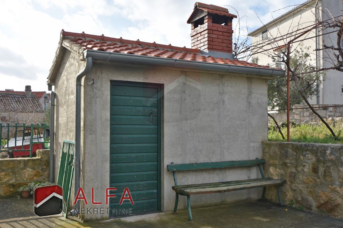 Croazia, Isola di Prvić, Šepurine – casa in vendita con ampio giardino e vista mare