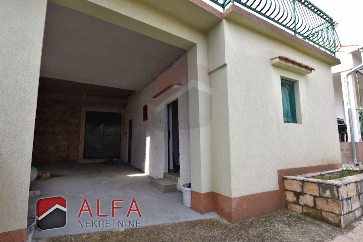 Croazia, Isola di Prvić, Šepurine – casa in vendita con ampio giardino e vista mare