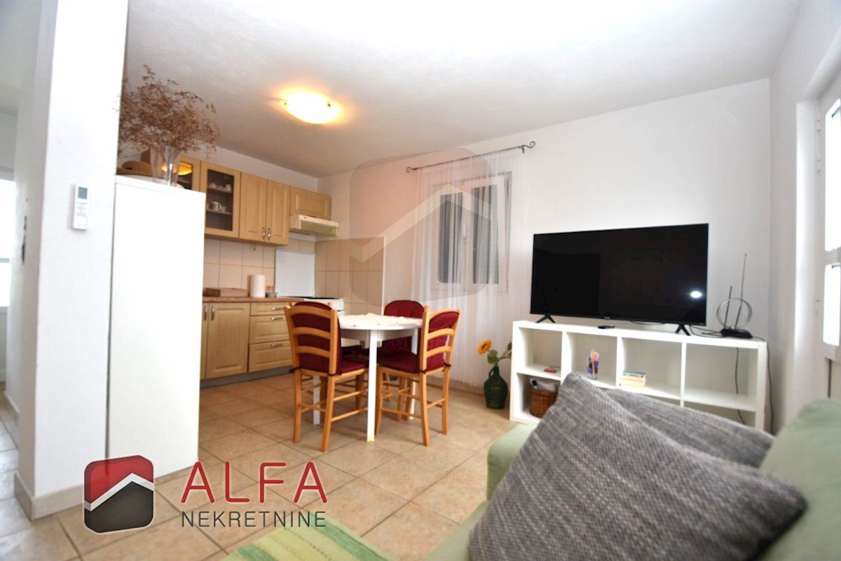 Croazia, Isola di Prvić, Šepurine – casa in vendita con ampio giardino e vista mare