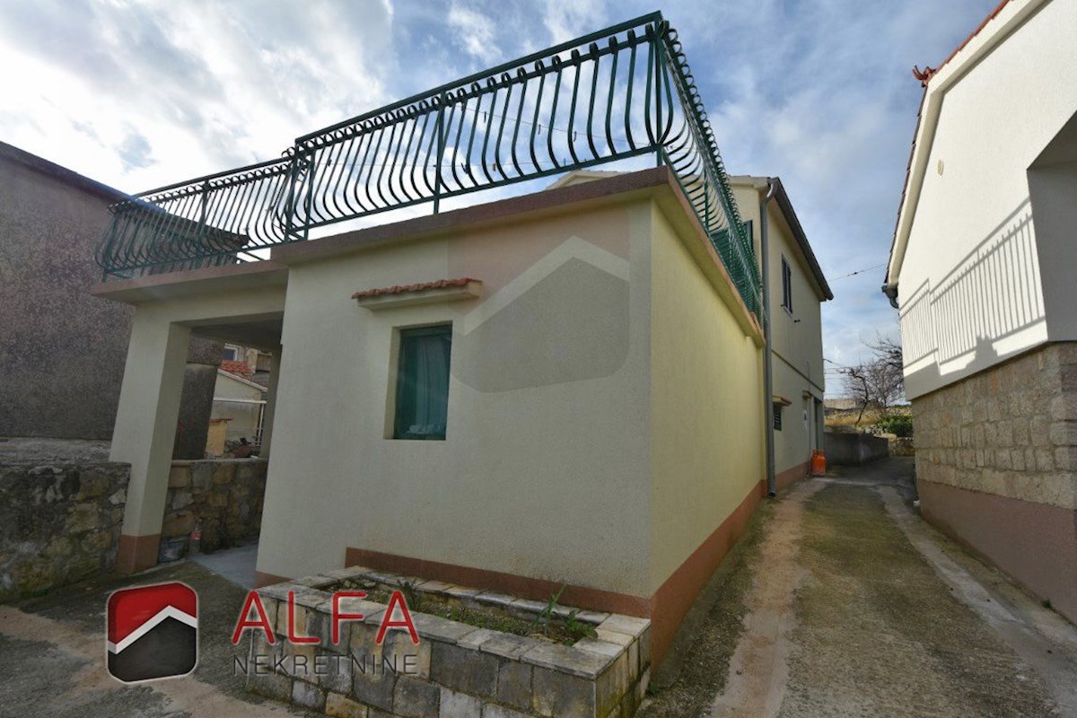 Croazia, Isola di Prvić, Šepurine – casa in vendita con ampio giardino e vista mare