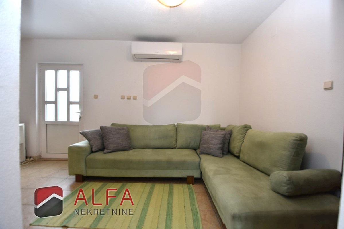 Croazia, Isola di Prvić, Šepurine – casa in vendita con ampio giardino e vista mare