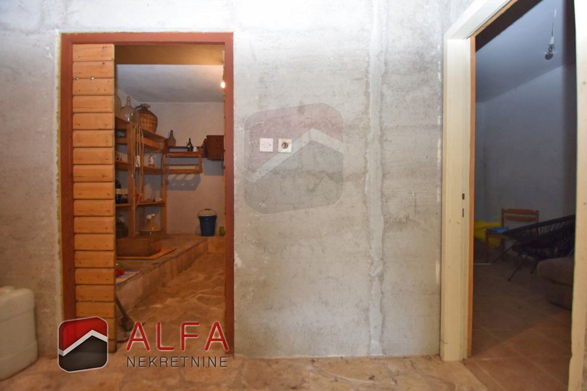 Croazia, Isola di Prvić, Šepurine – casa in vendita con ampio giardino e vista mare