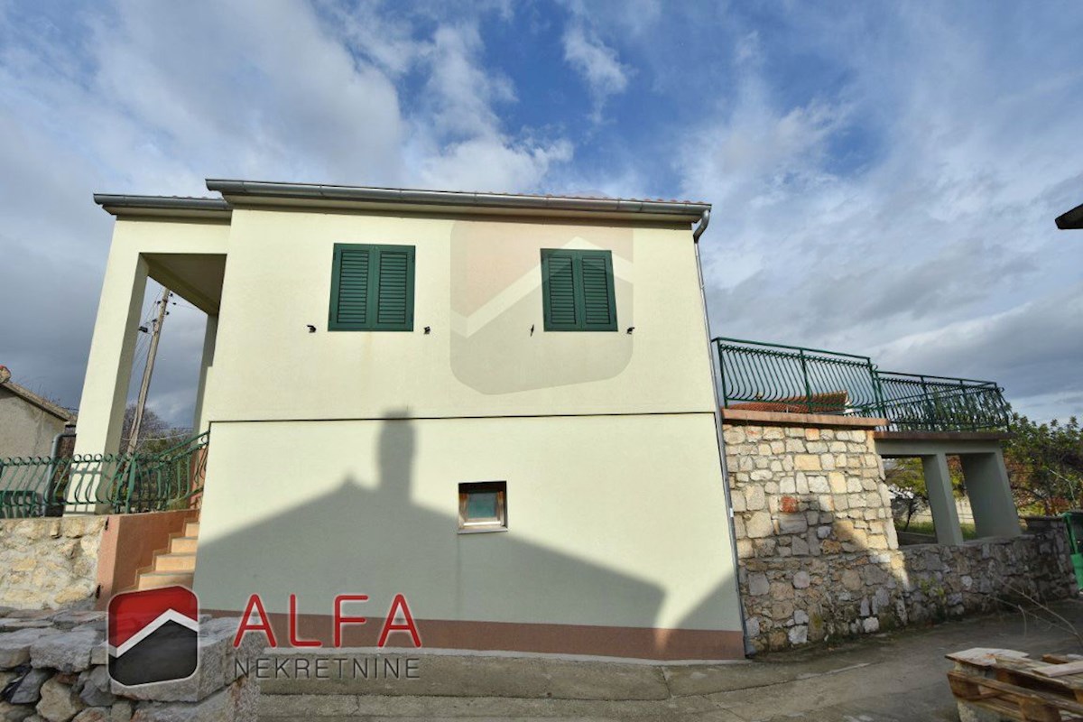 Croazia, Isola di Prvić, Šepurine – casa in vendita con ampio giardino e vista mare