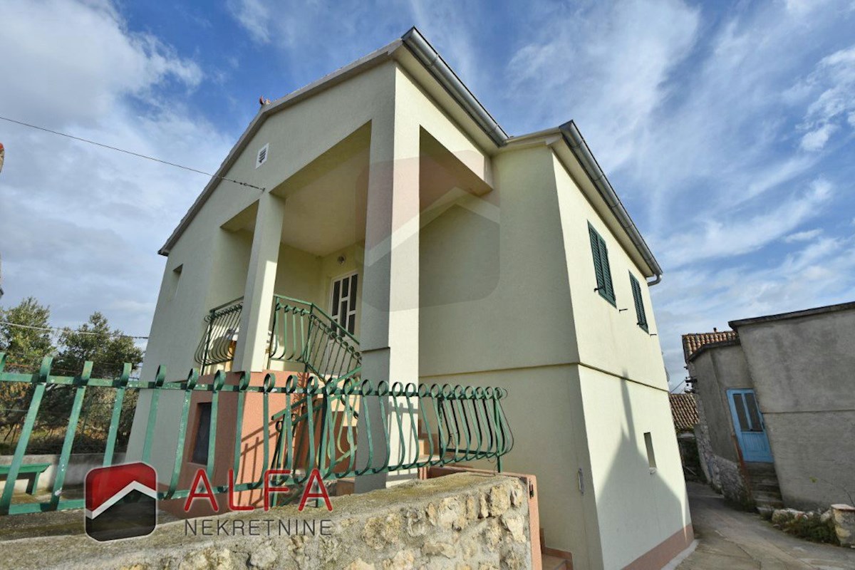 Croazia, Isola di Prvić, Šepurine – casa in vendita con ampio giardino e vista mare