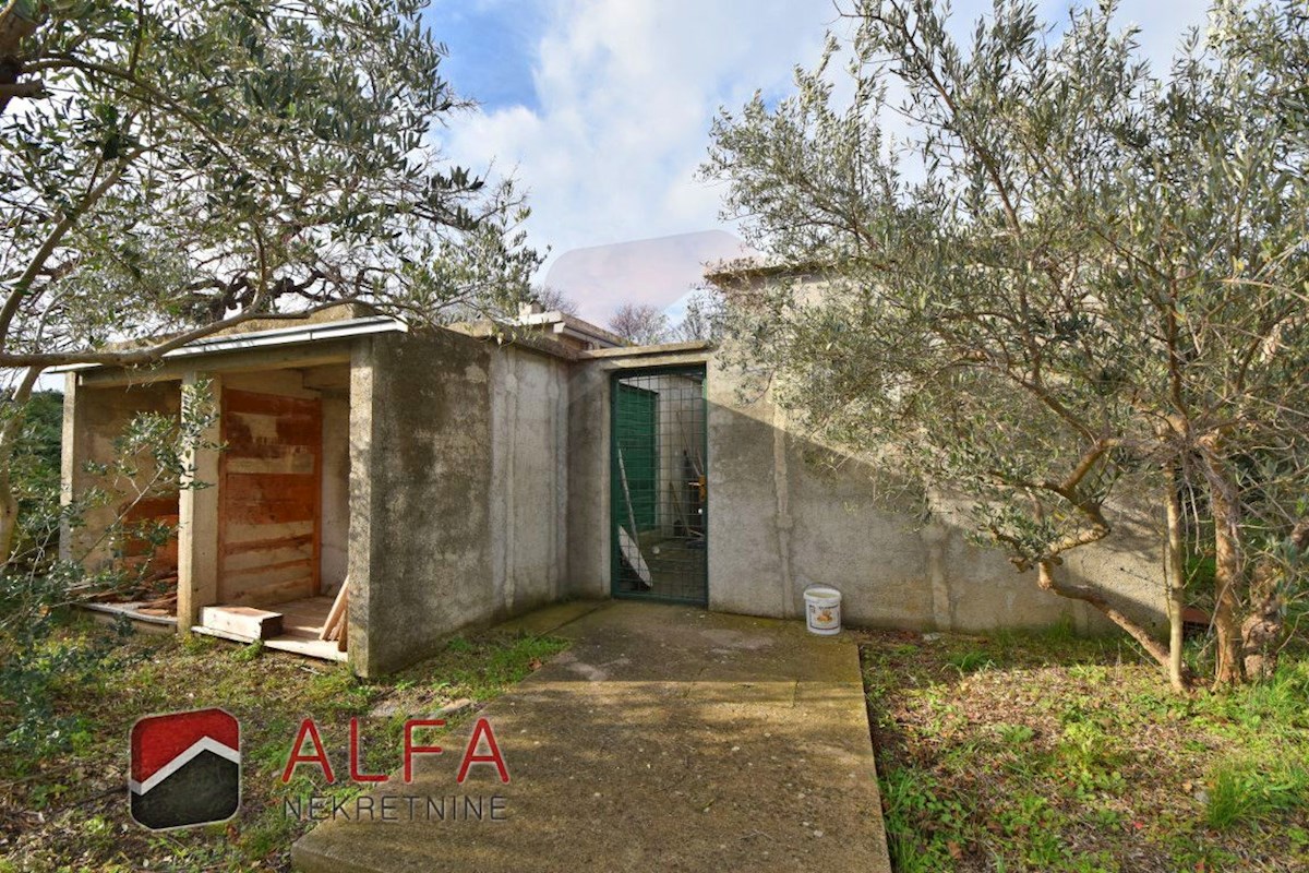 Croazia, Isola di Prvić, Šepurine – casa in vendita con ampio giardino e vista mare