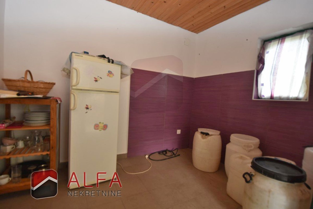 Croazia, Isola di Prvić, Šepurine – casa in vendita con ampio giardino e vista mare