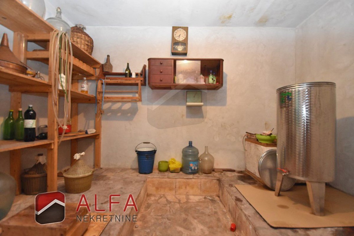 Croazia, Isola di Prvić, Šepurine – casa in vendita con ampio giardino e vista mare