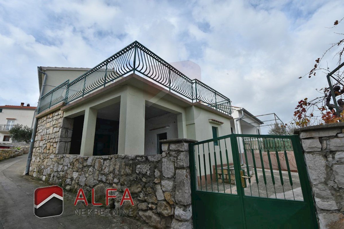 Croazia, Isola di Prvić, Šepurine – casa in vendita con ampio giardino e vista mare