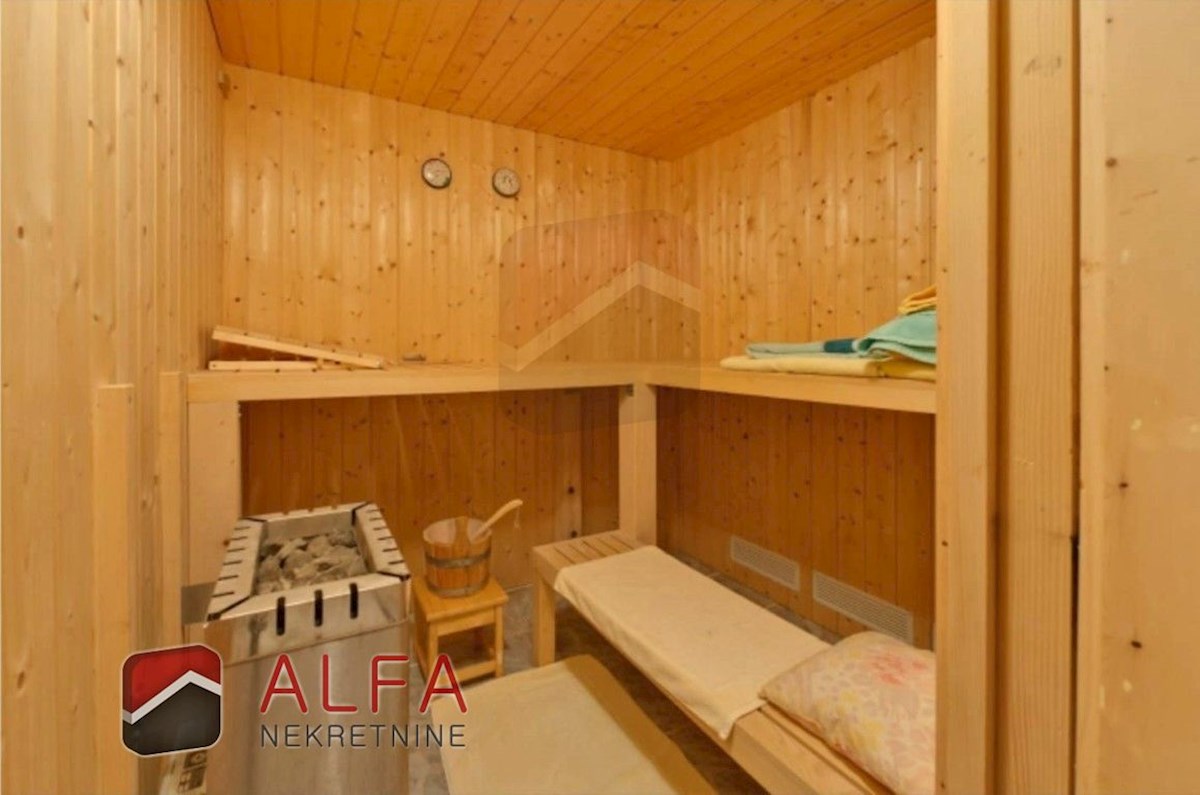 Croazia, zona di Sebenico, esclusiva tenuta privata con villa, piscina e campo da tennis su un terreno di 16.695 m².