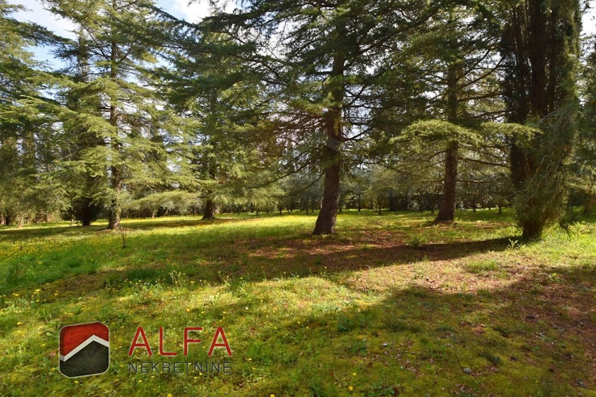 Croazia, zona di Sebenico, esclusiva tenuta privata con villa, piscina e campo da tennis su un terreno di 16.695 m².