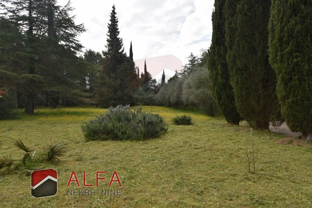 Croazia, zona di Sebenico, esclusiva tenuta privata con villa, piscina e campo da tennis su un terreno di 16.695 m².