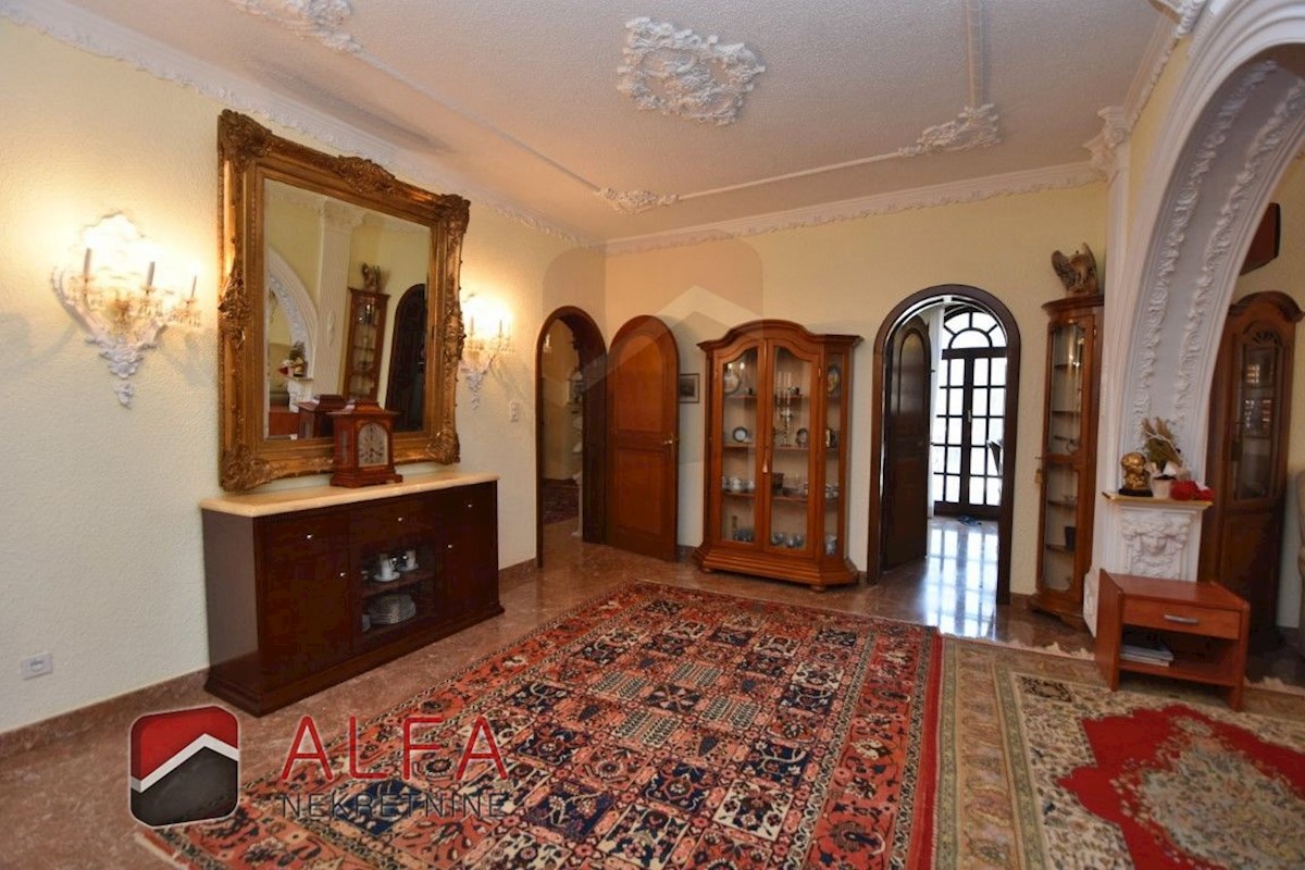 Croazia, zona di Sebenico, esclusiva tenuta privata con villa, piscina e campo da tennis su un terreno di 16.695 m².