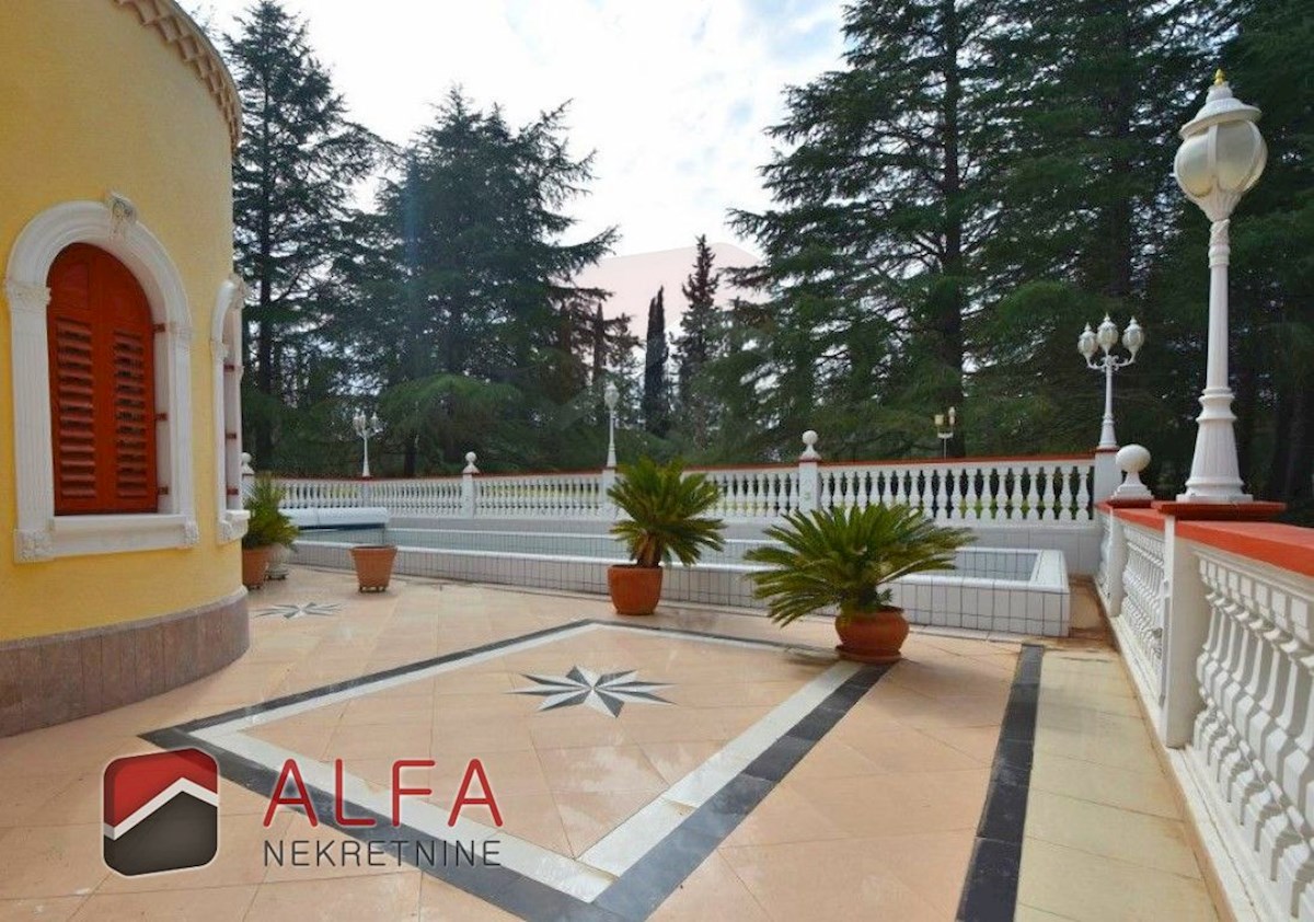 Croazia, zona di Sebenico, esclusiva tenuta privata con villa, piscina e campo da tennis su un terreno di 16.695 m².