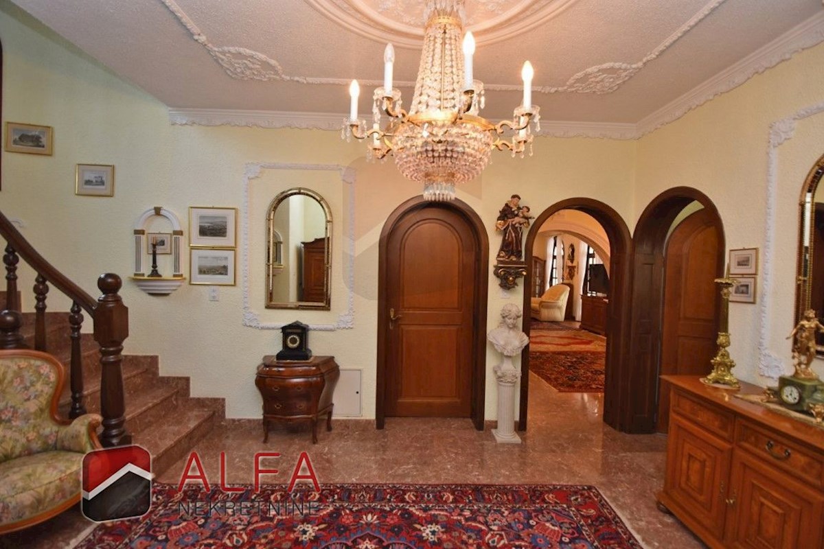 Croazia, zona di Sebenico, esclusiva tenuta privata con villa, piscina e campo da tennis su un terreno di 16.695 m².