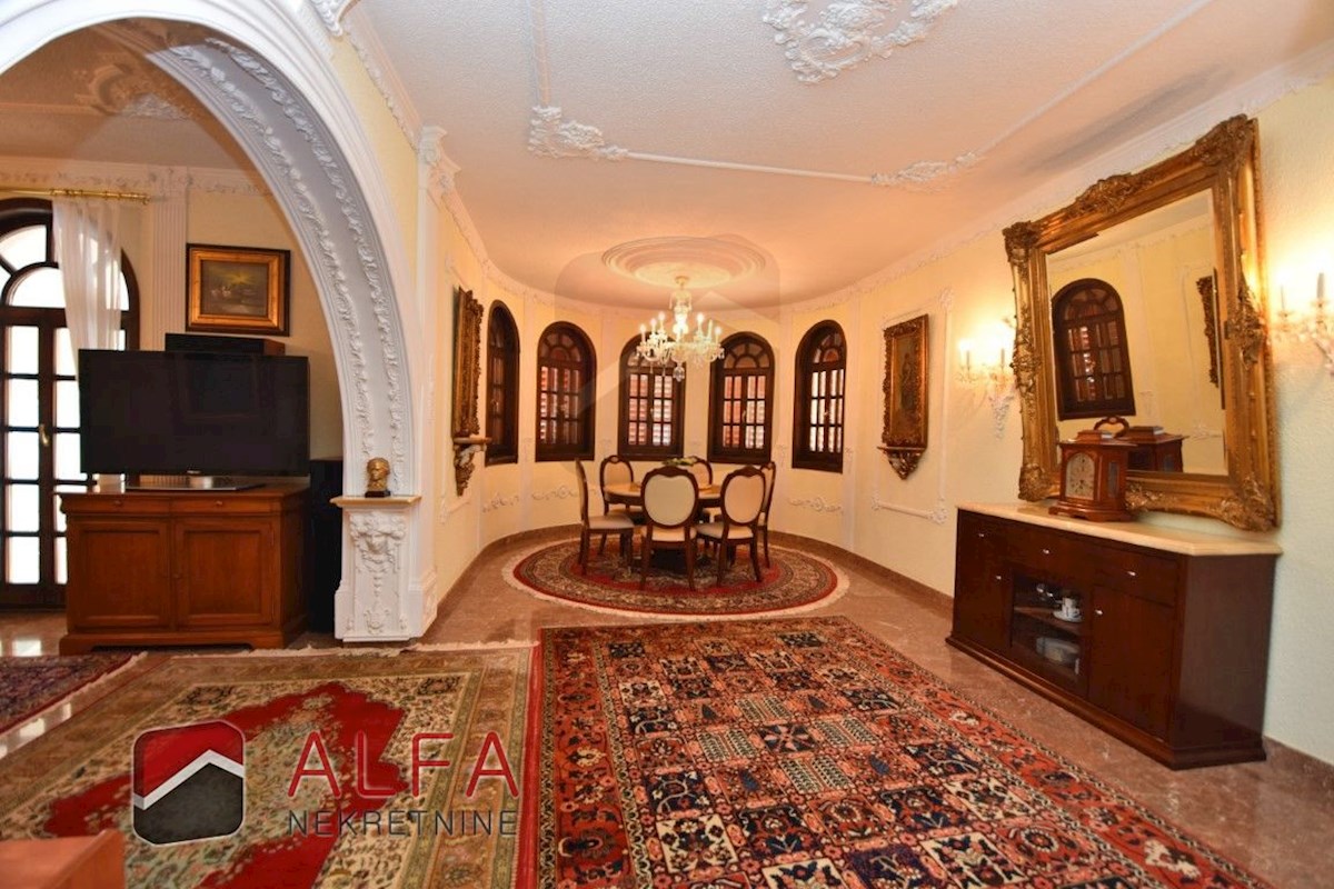 Croazia, zona di Sebenico, esclusiva tenuta privata con villa, piscina e campo da tennis su un terreno di 16.695 m².