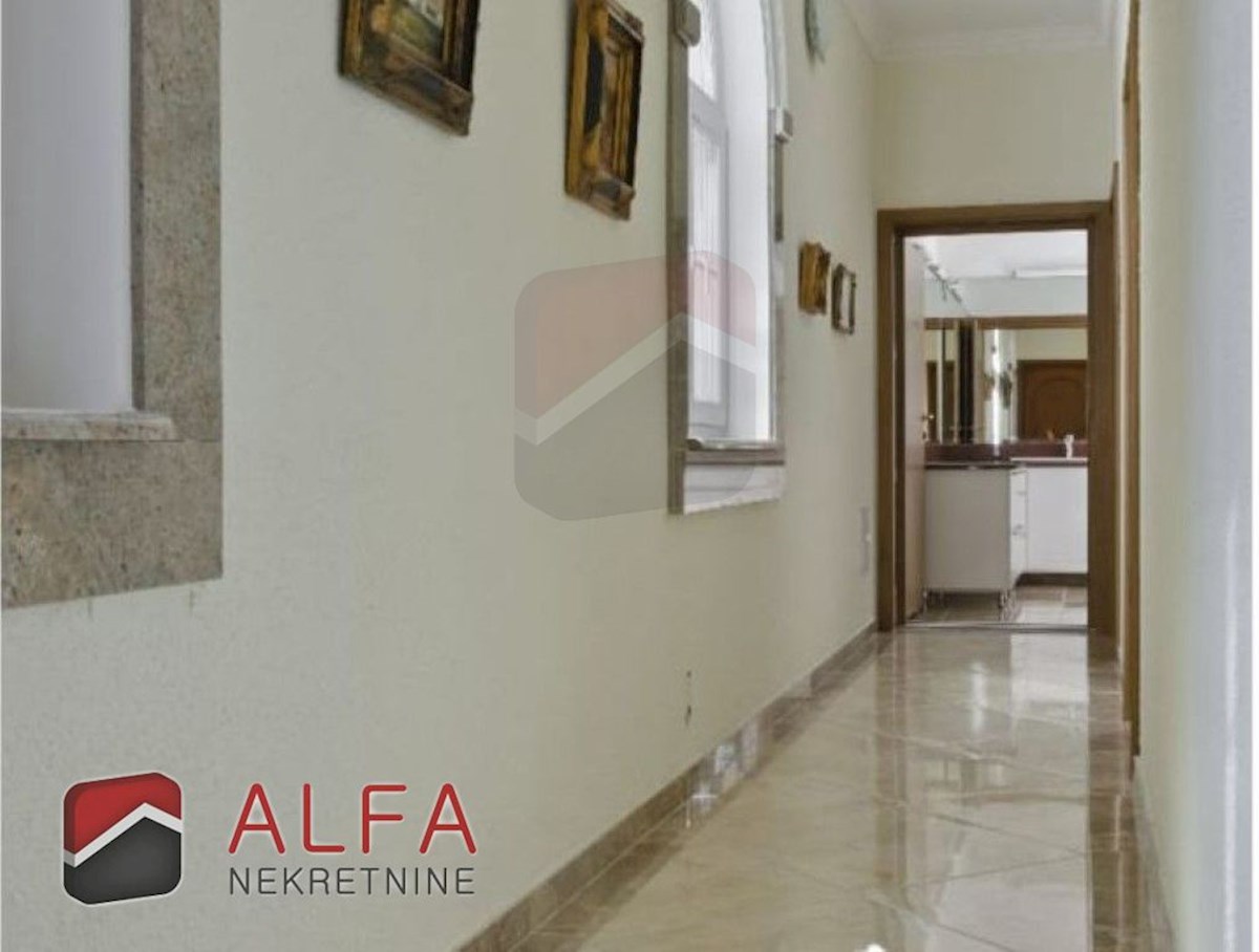 Croazia, zona di Sebenico, esclusiva tenuta privata con villa, piscina e campo da tennis su un terreno di 16.695 m².