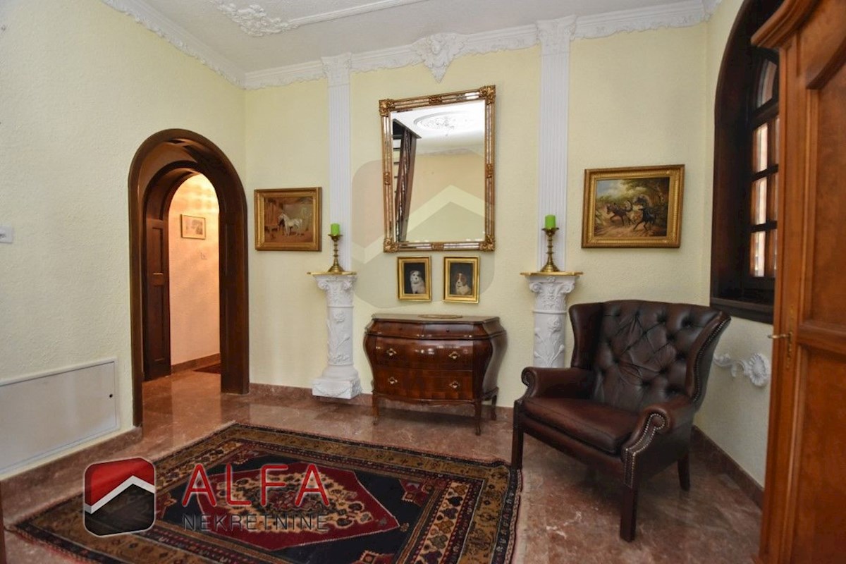 Croazia, zona di Sebenico, esclusiva tenuta privata con villa, piscina e campo da tennis su un terreno di 16.695 m².