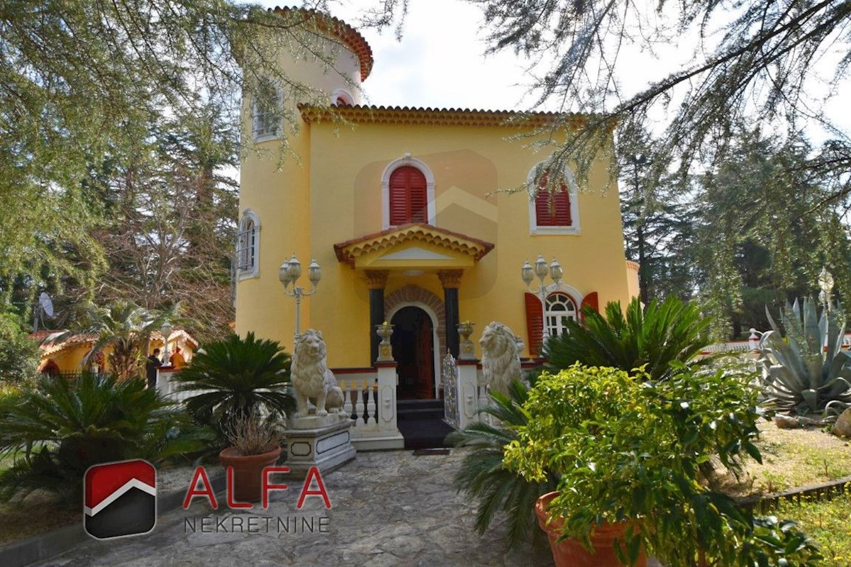 Croazia, zona di Sebenico, esclusiva tenuta privata con villa, piscina e campo da tennis su un terreno di 16.695 m².