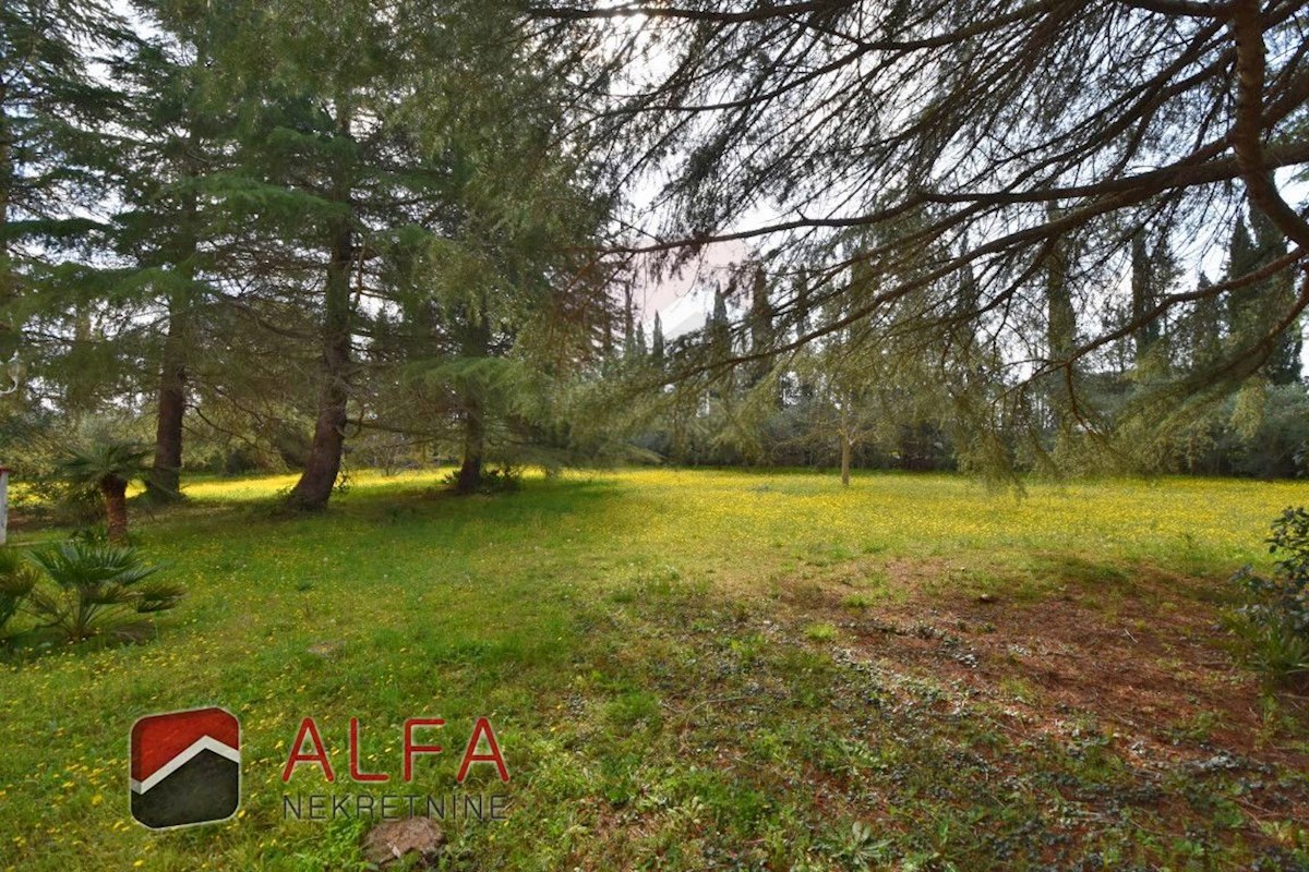 Croazia, zona di Sebenico, esclusiva tenuta privata con villa, piscina e campo da tennis su un terreno di 16.695 m².