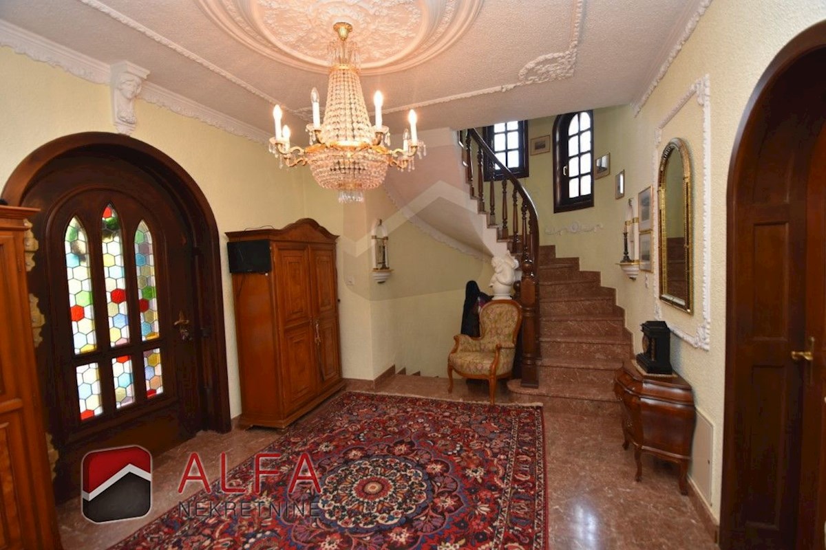 Croazia, zona di Sebenico, esclusiva tenuta privata con villa, piscina e campo da tennis su un terreno di 16.695 m².