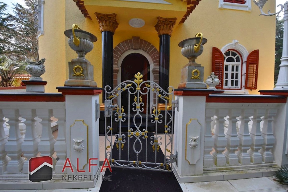 Croazia, zona di Sebenico, esclusiva tenuta privata con villa, piscina e campo da tennis su un terreno di 16.695 m².