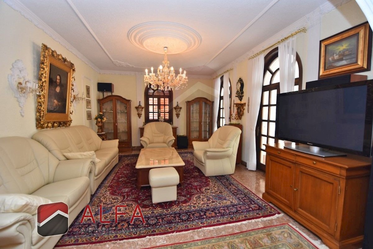 Croazia, zona di Sebenico, esclusiva tenuta privata con villa, piscina e campo da tennis su un terreno di 16.695 m².