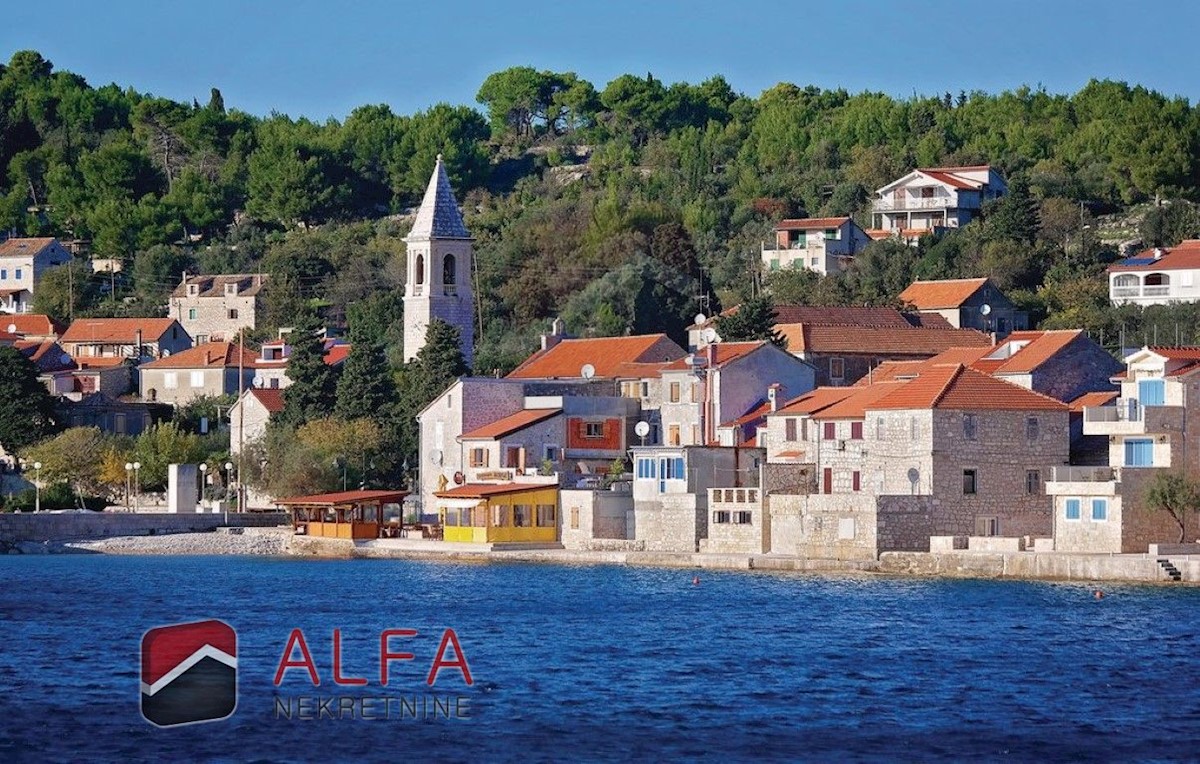 Croazia, Isola Prvić, Prvić Luka, in vendita casa in pietra ristrutturata con vista mare