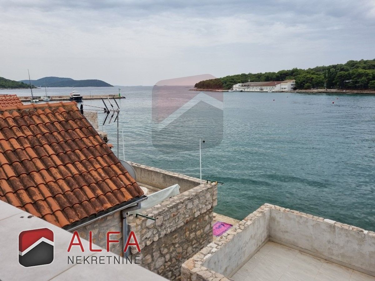 Croazia, Isola Prvić, Prvić Luka, in vendita casa in pietra ristrutturata con vista mare