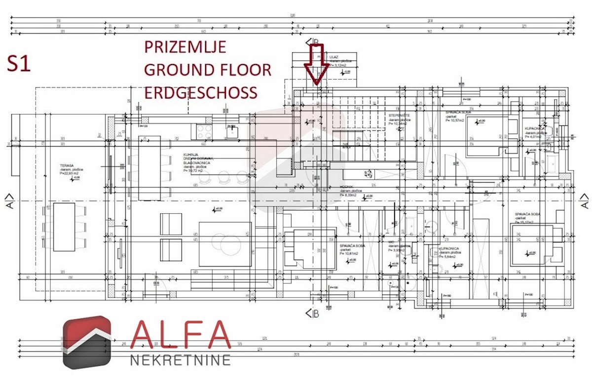 Vodice centro, ATTRAENTE, vendesi appartamento tricamere al piano terra con giardino
