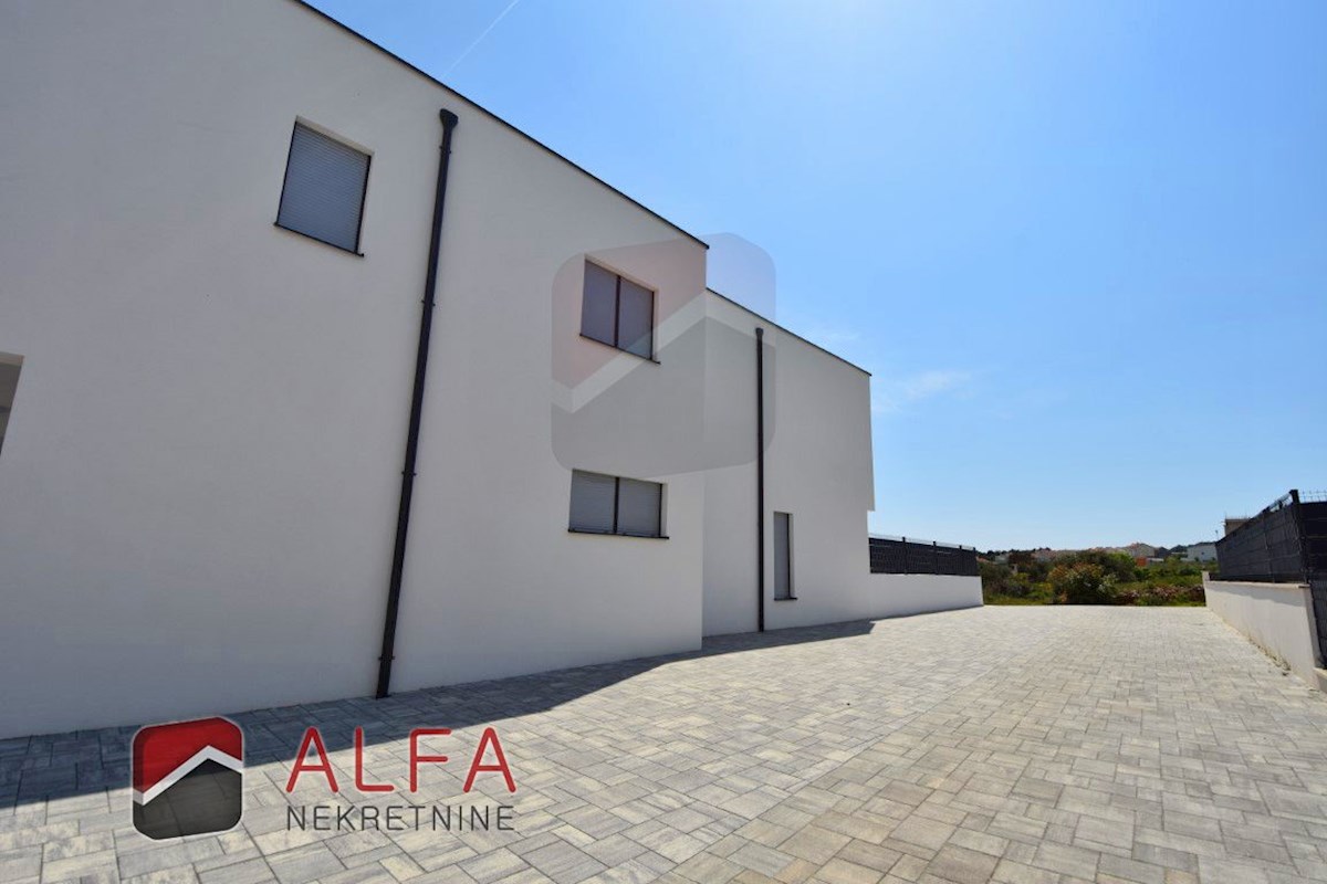 Croazia, Vodice, nuovo appartamento con due camere da letto in vendita, piano terra, giardino