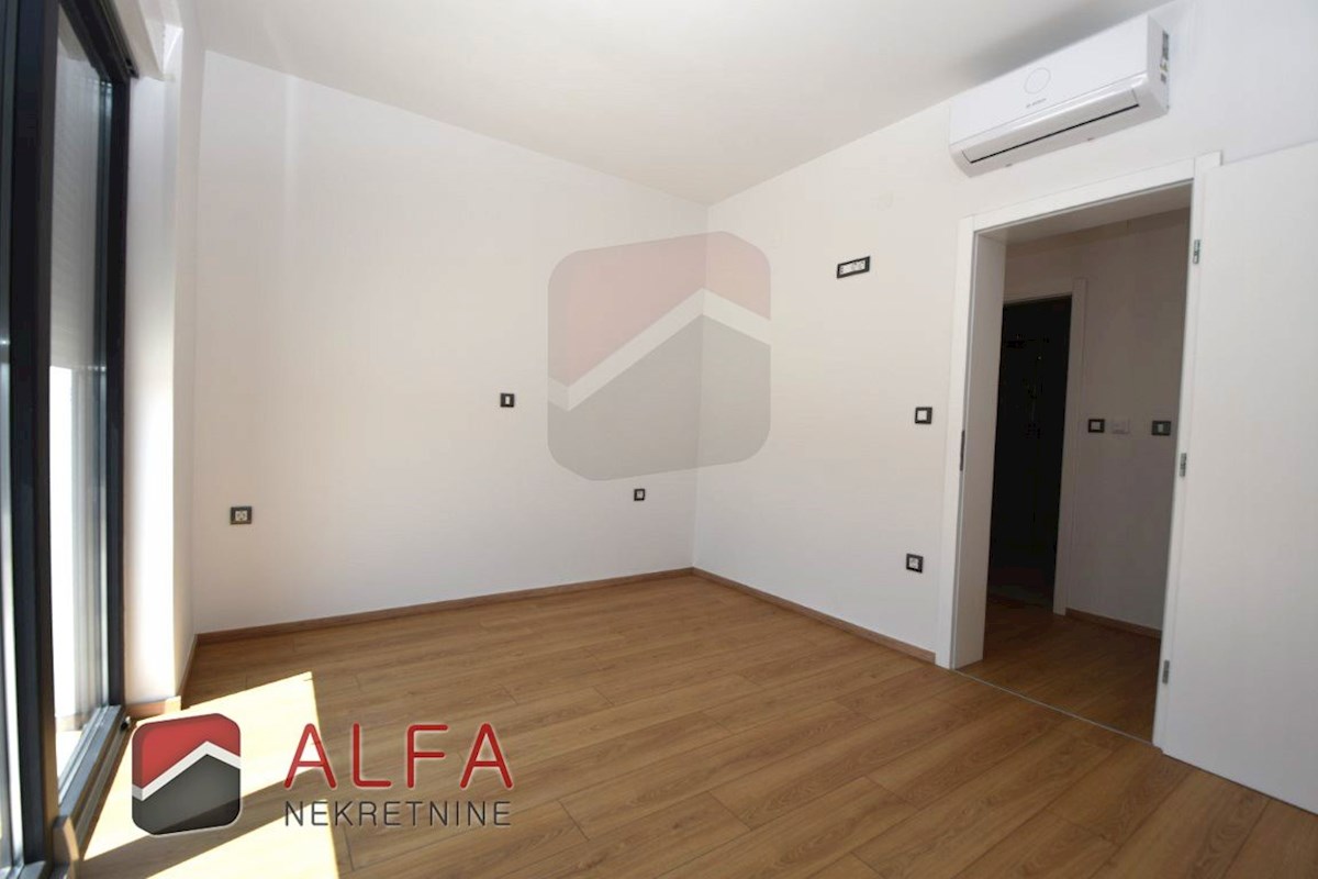 Croazia, Vodice, nuovo appartamento con due camere da letto in vendita, piano terra, giardino