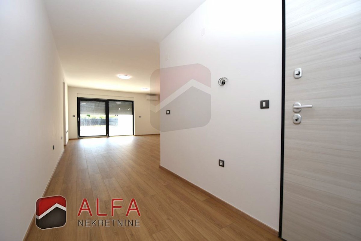 Croazia, Vodice, nuovo appartamento con due camere da letto in vendita, piano terra, giardino