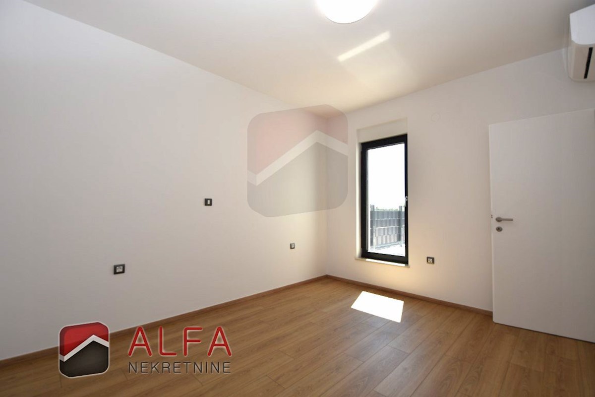 Croazia, Vodice, nuovo appartamento con due camere da letto in vendita, piano terra, giardino