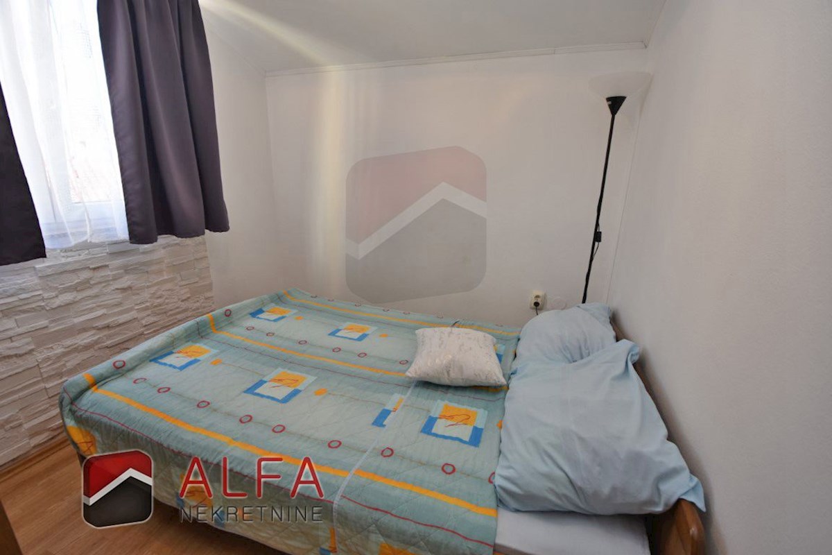 Croazia, Vodice – appartamento con due camere da letto in vendita al primo piano, vicino al mare